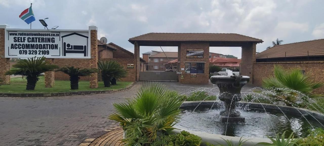 Rudman Townhouses - Family Apartment Boksburg Exterior foto